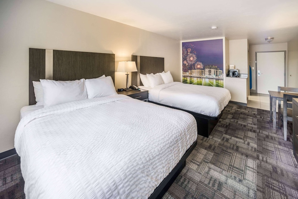 Studio Suite, 2 Queen Beds, Accessible, Bathtub photo 2