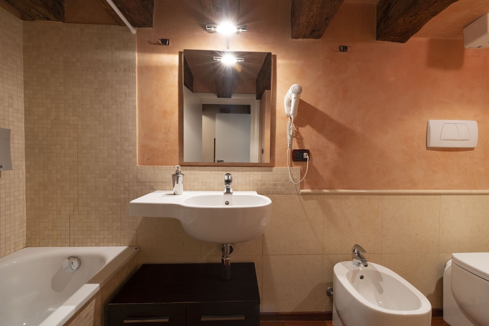 MODERN APARTMENT ON TWO LEVELS WITH WI-FI NEAR SAN MARCO photo 3