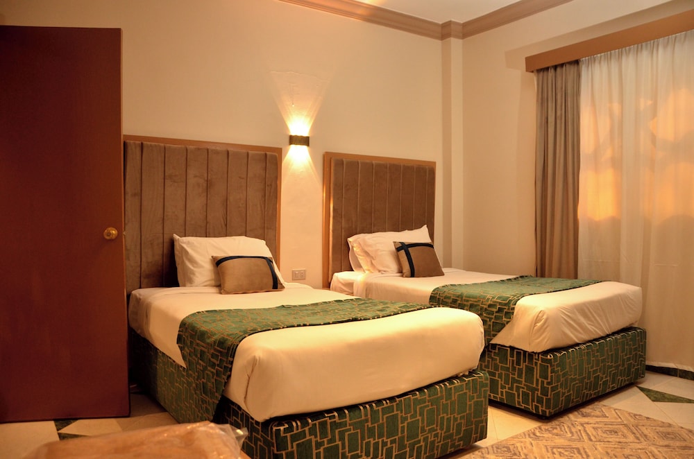 Family Room, 2 Bedrooms - Photo 3