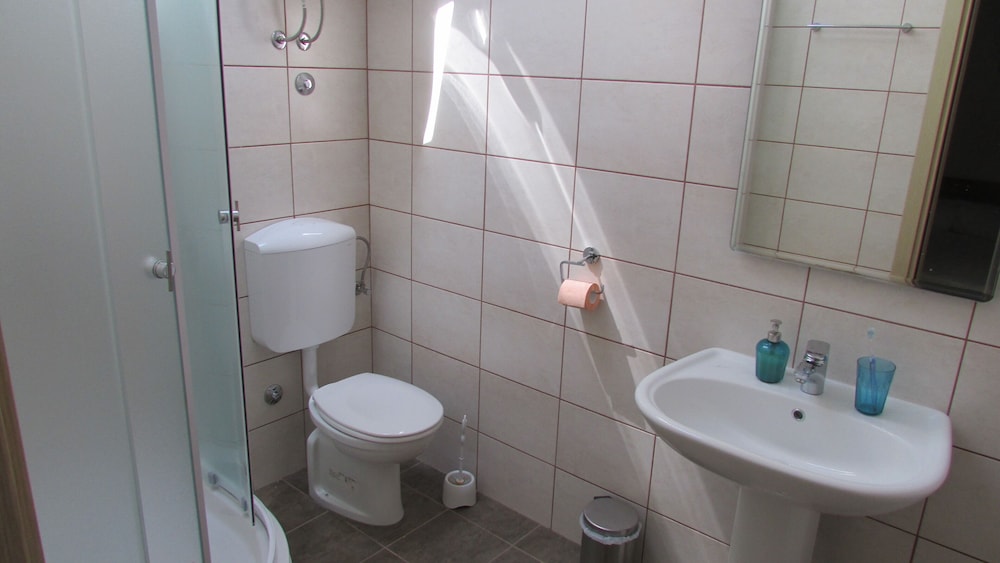House (Two Bedroom Holiday Home) photo 3