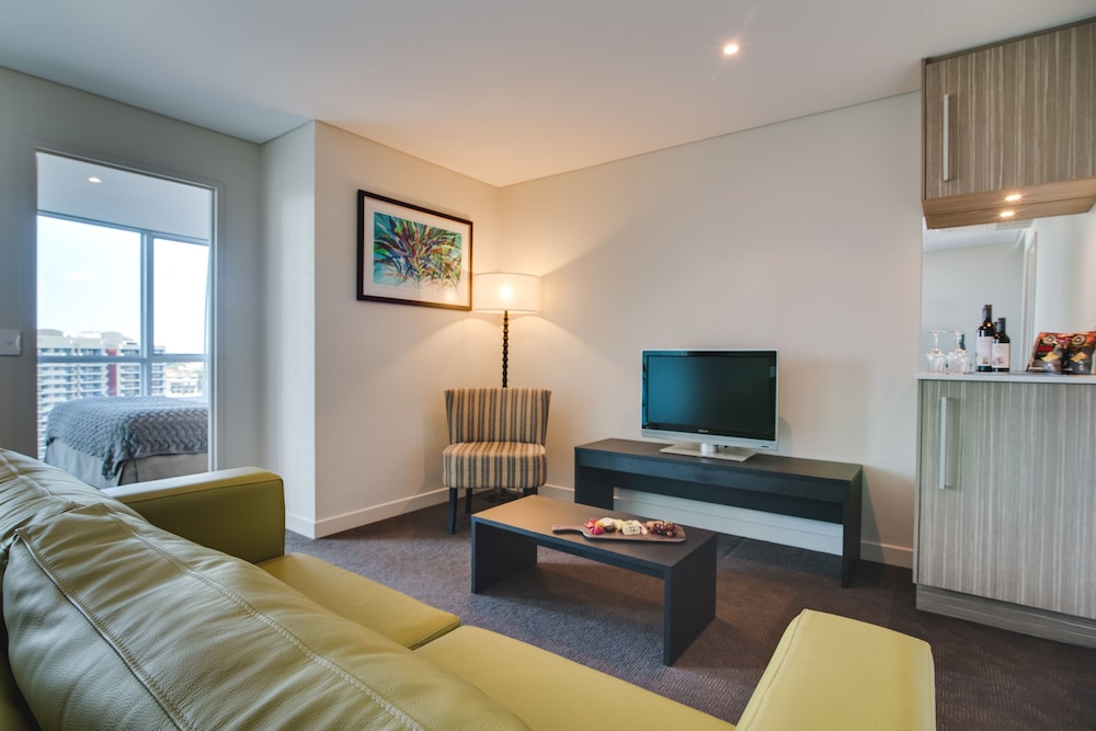 Executive Suite (Wheelchair Accessible Room) - Photo 4