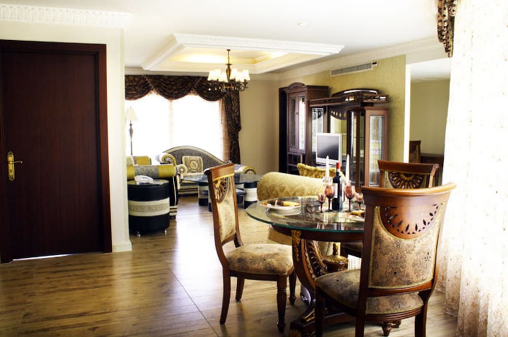 Four Seasons Suite - Photo 9