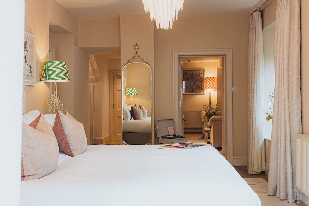 Suite (Hideout)