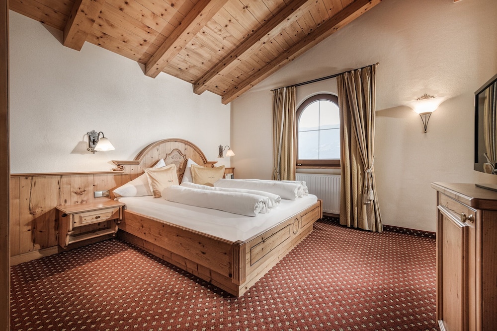 Panoramic Penthouse, 2 Bedrooms, Kitchen, Slope side