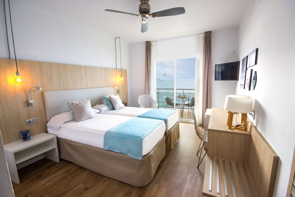 Double Room Single Use, Balcony, Sea View, photo 6