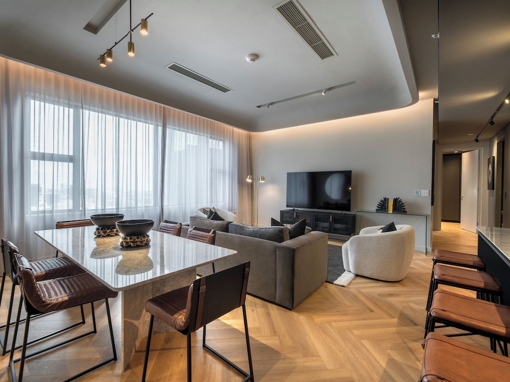 Three Bedroom Apartment - Photo 8