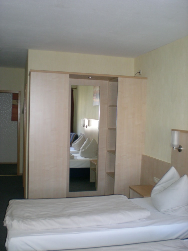Double or Twin Room, Private Bathroom photo 3