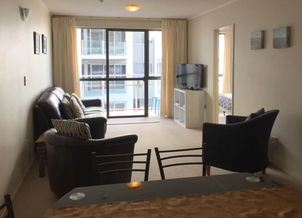 2 Bedroom Upper Apartment (Mountain Side) photo 2
