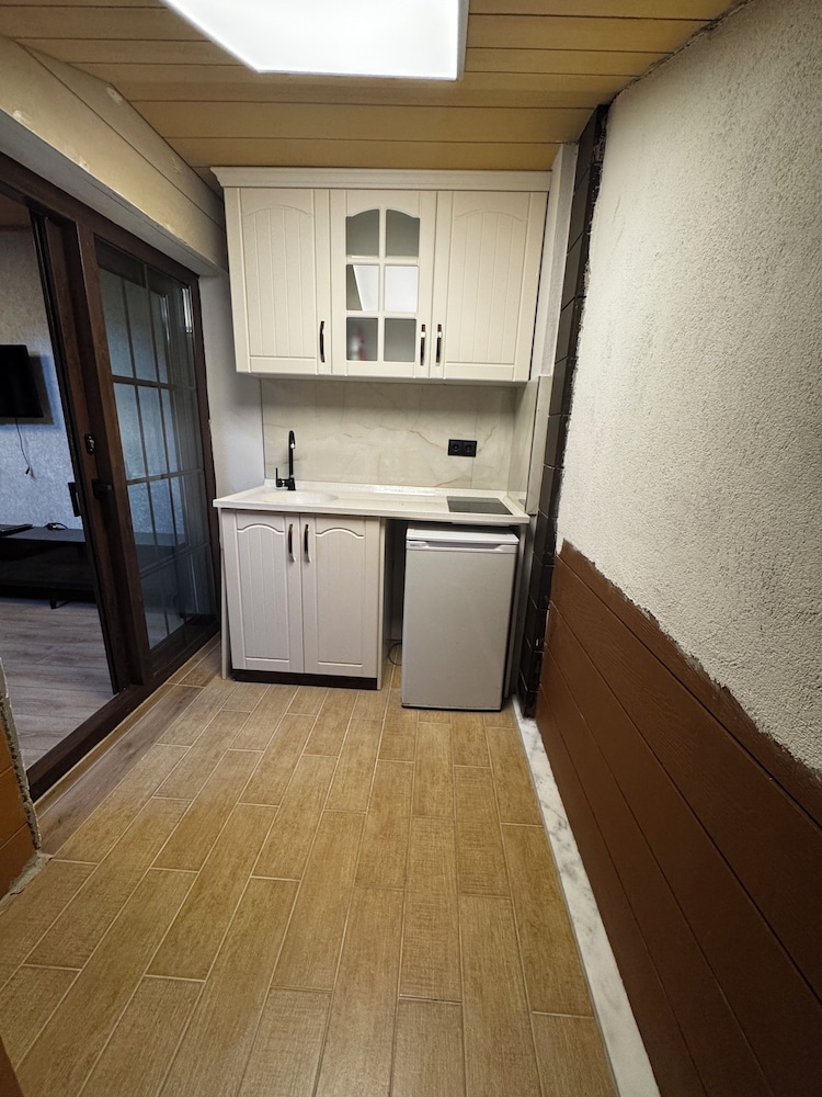 Economy Studio Suite photo 3
