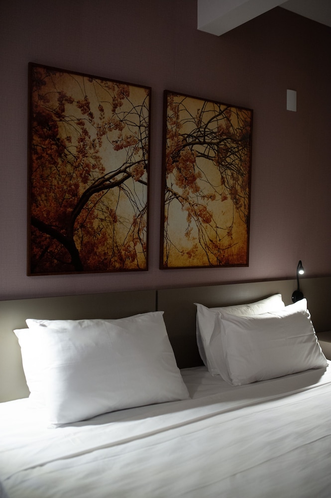 Deluxe Room - Photo 11