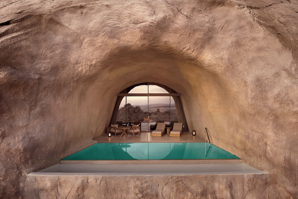 One Bedroom Mountain Cave Suite