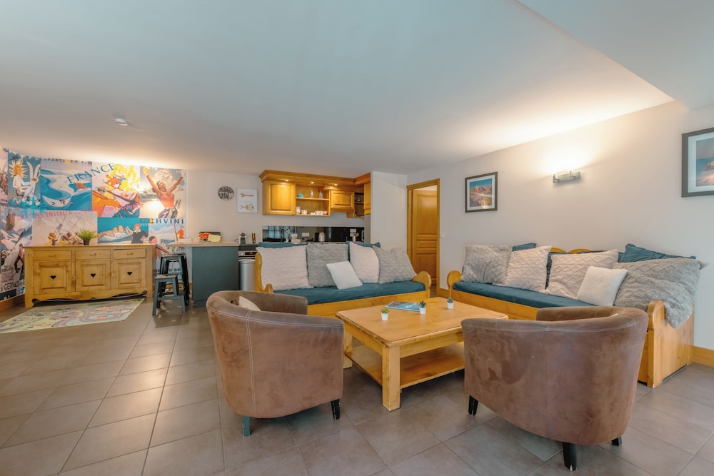 Family Apartment, Multiple Bedrooms, 2 Bathrooms (Vallorcine Loriaz 35 ski in / ski out)