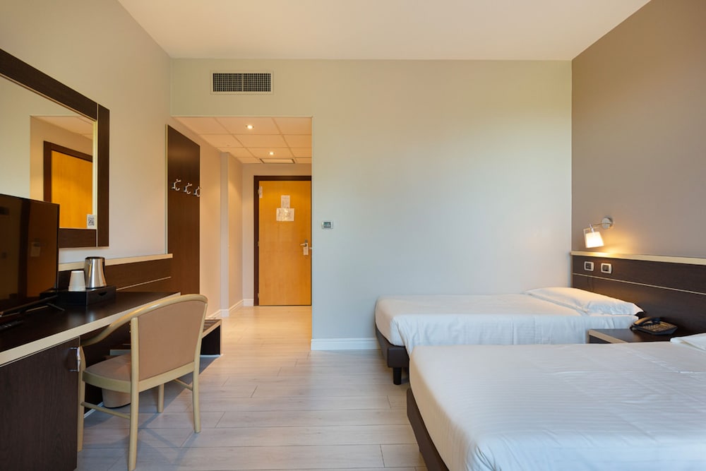 Deluxe Triple Room - Photo 6