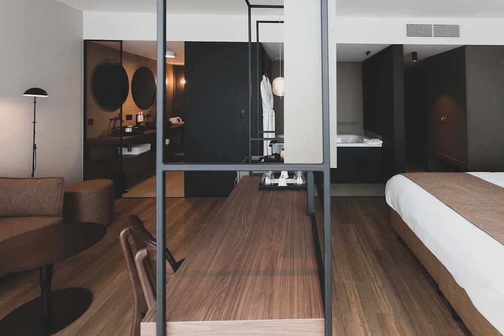 Deluxe Suite photo 3