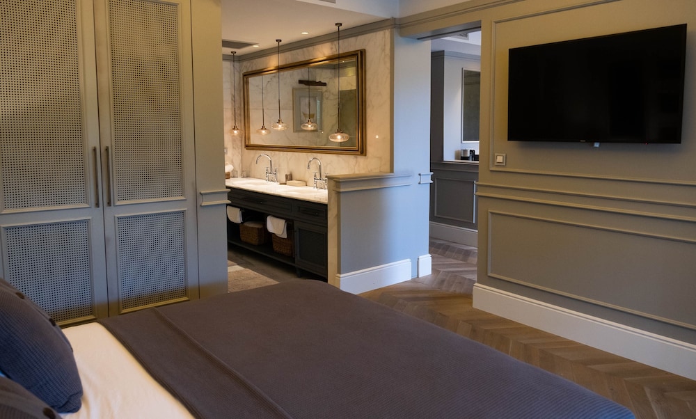 Pool Suites photo 3
