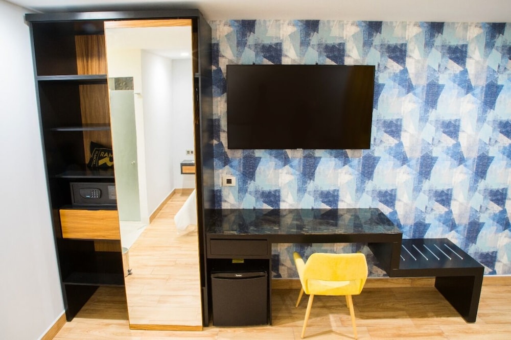 Deluxe Room - Photo 3