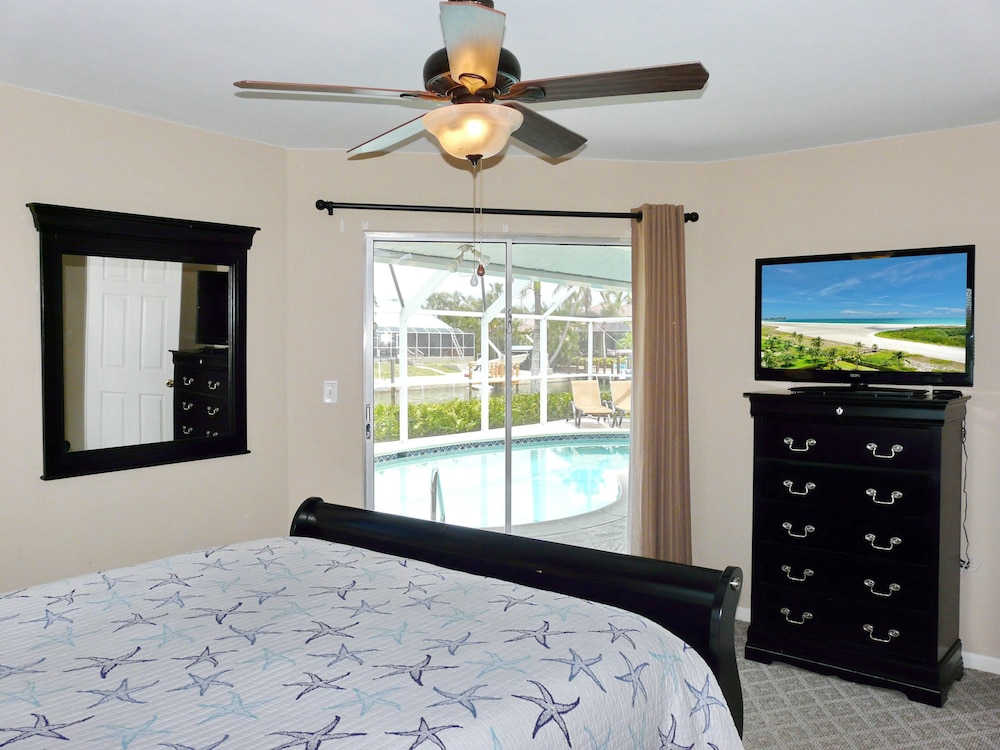 House, Multiple Beds (1268 Balboa Court) photo 3