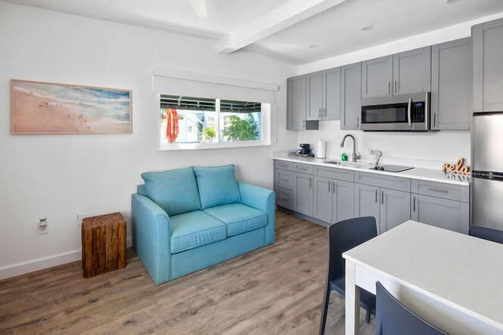 Villas 1 Bedroom King Suite Poolside
