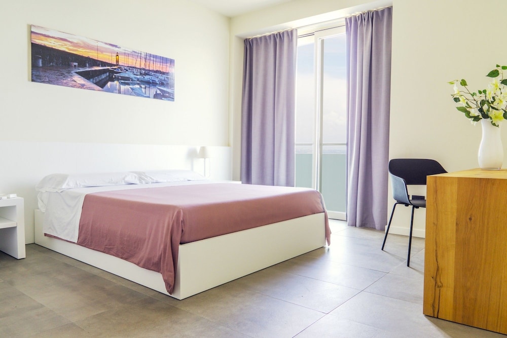 Panoramic Double Room, 1 Bedroom, Non Smoking, Lake View photo 3
