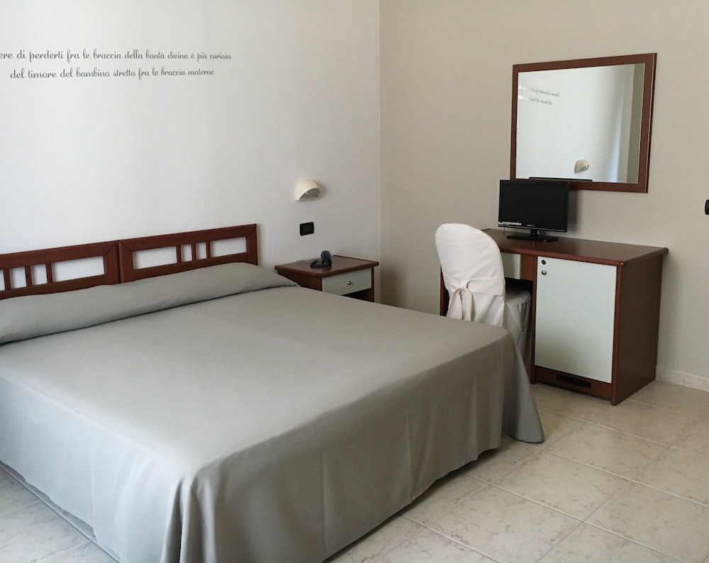 Double or Twin Room photo 3
