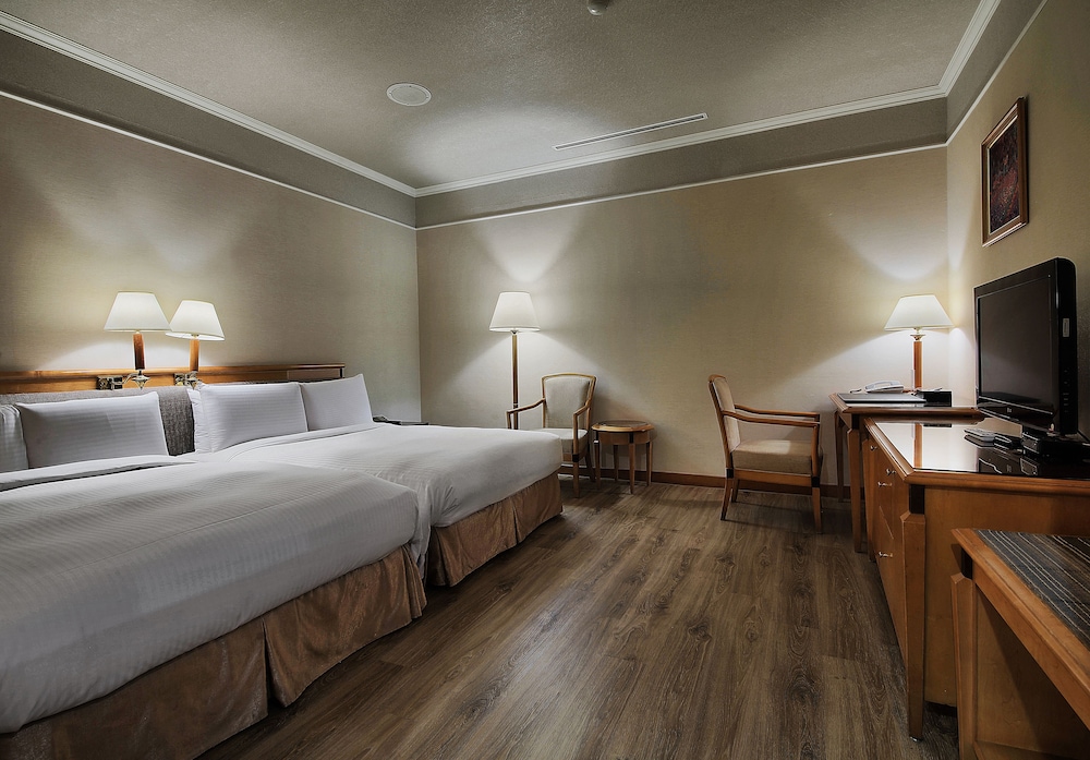 Standard Twin Room, No Windows photo 1
