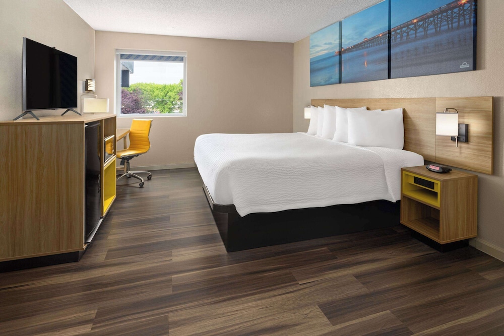 Room, 1 King Bed, Accessible, Non Smoking - Photo 1