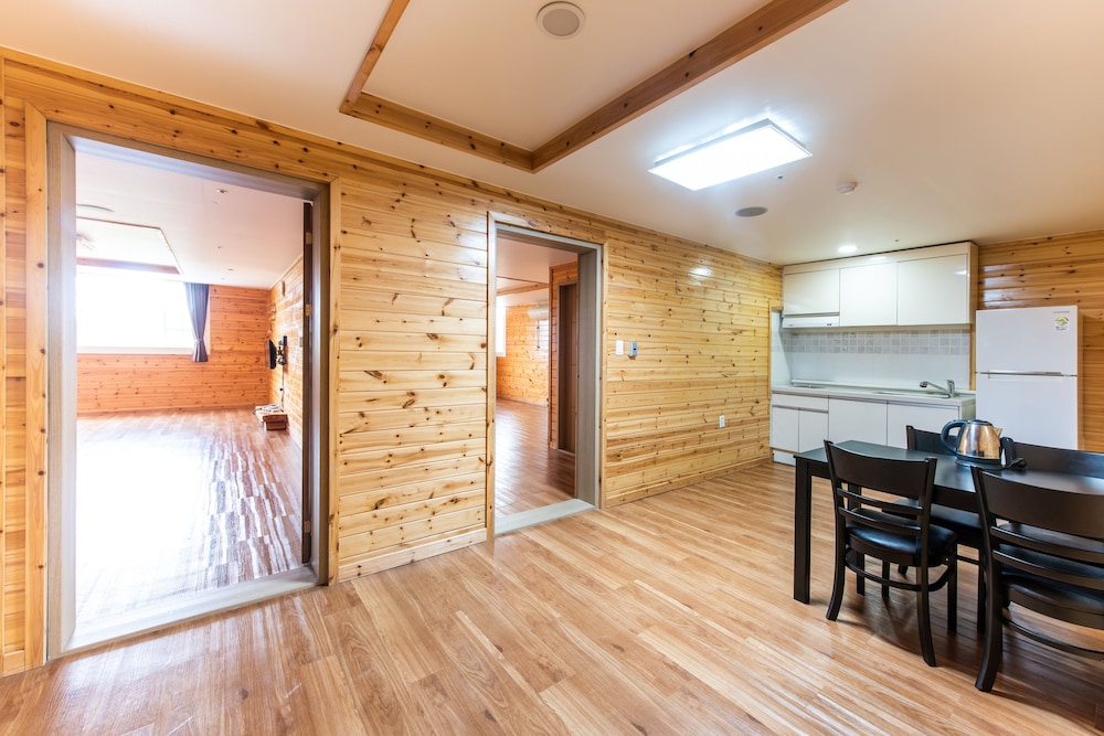 Room (Ondol, Group) - Photo 1