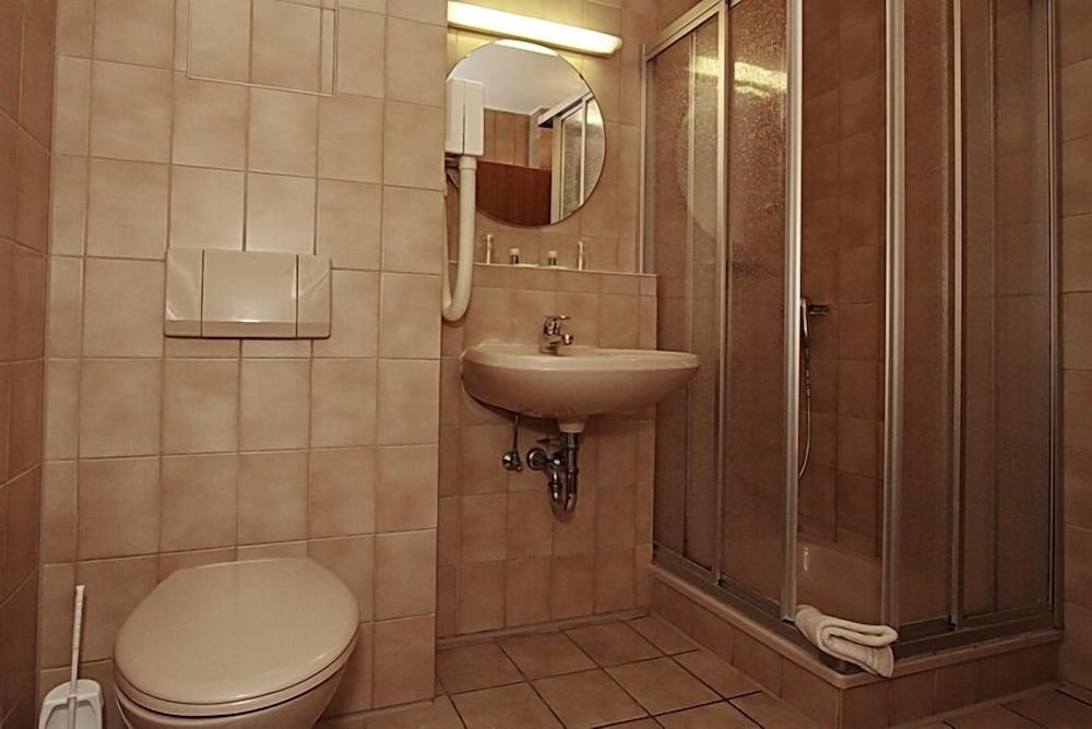 Double Room - Photo 5