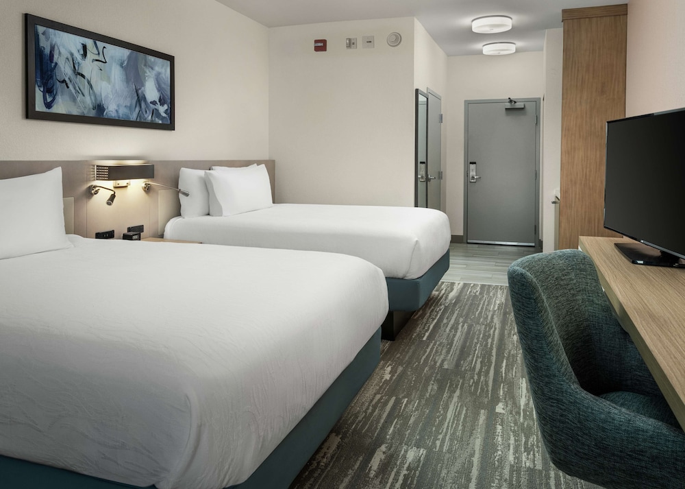 Room, 2 Queen Beds, Accessible, Bathtub (Mobility & Hearing)