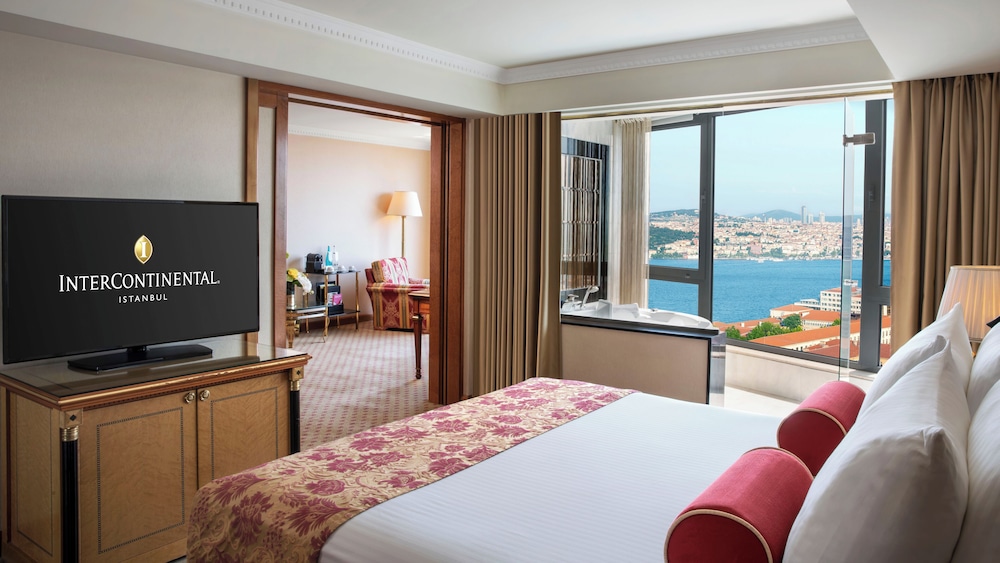 Junior Suite, 1 King Bed, City View