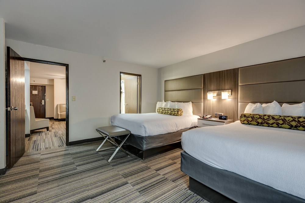Executive Suite - Photo 8