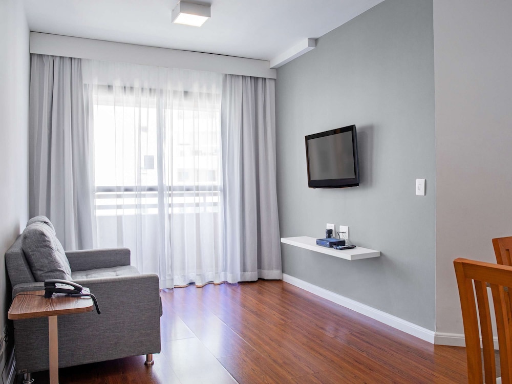 Apartamento superior com 2 camas de casal e 2 banheiros