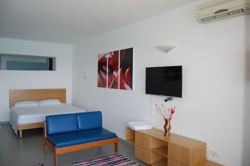 Standard Studio, Sea View, Beachside photo 1