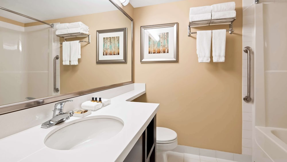 Standard Room, 2 Queen Beds, Non Smoking, Refrigerator - Photo 4