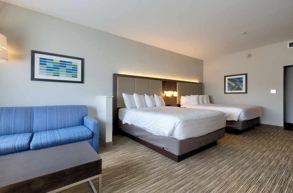 Suite, 2 Queen Beds, Accessible, Non Smoking (Communications) photo 1