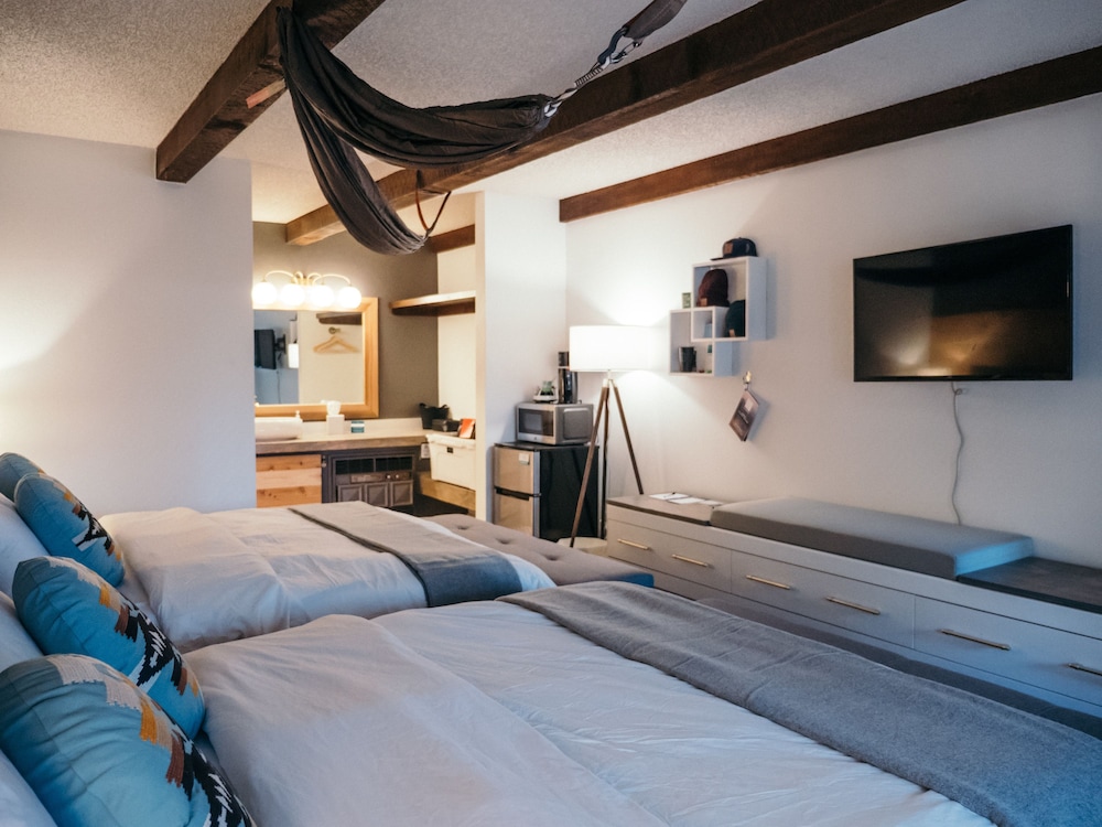 Standard Room, 2 Queen Beds photo 3