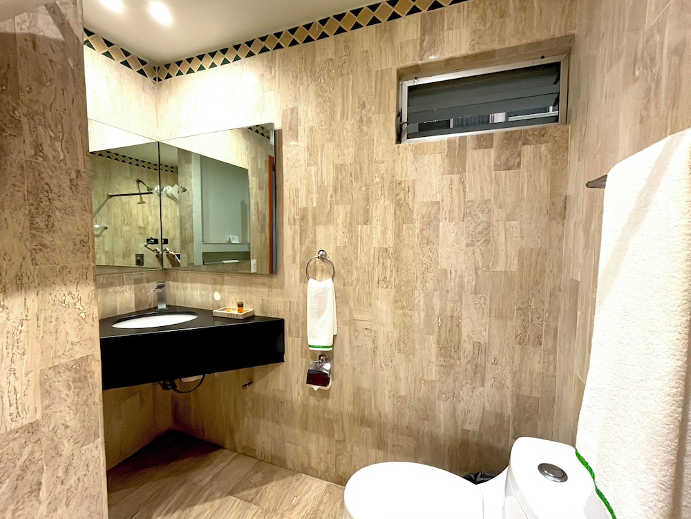 Standard Double Room, Multiple Beds - Photo 4