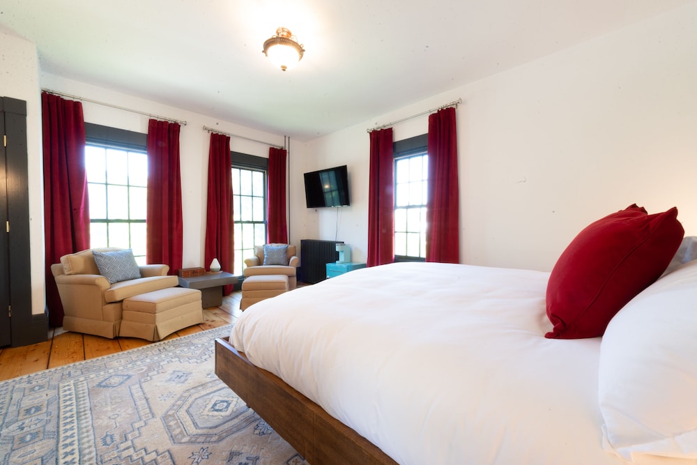Deluxe Room (Wide Berth) photo 2