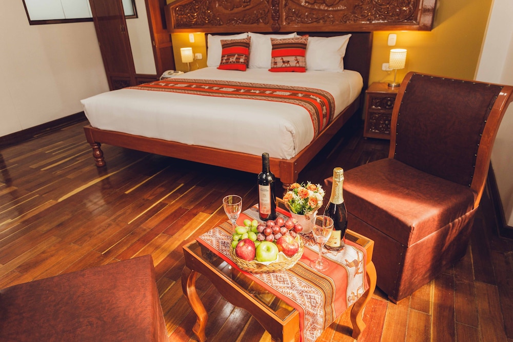 Deluxe Suite, 1 King Bed photo 3