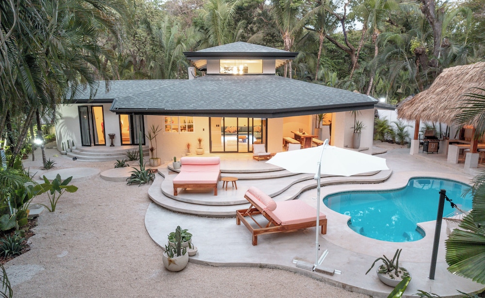 Luxury Villa, 4 Bedrooms, Ocean View, Sea Facing photo 2