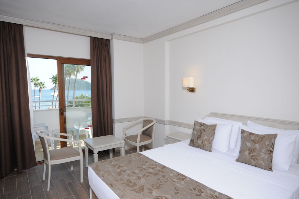 Standard Room, Partial Sea View photo 2