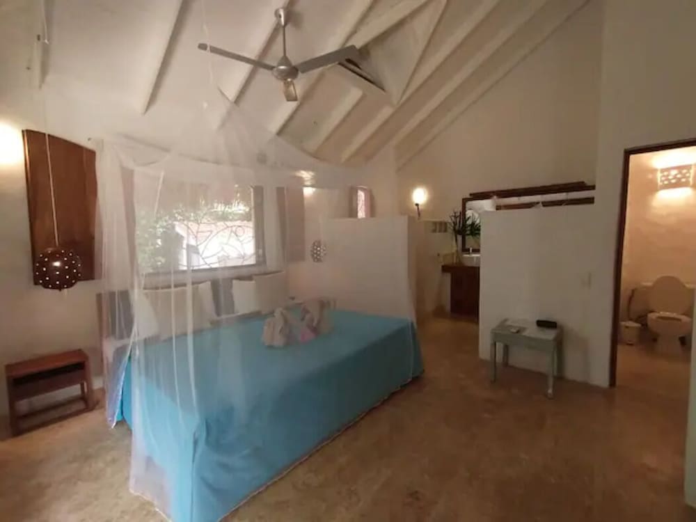 Comfort Room, 1 King Bed, Pool View photo 3