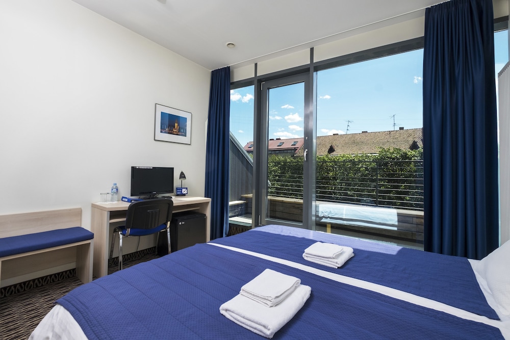Standard Double Room Single Use photo 3