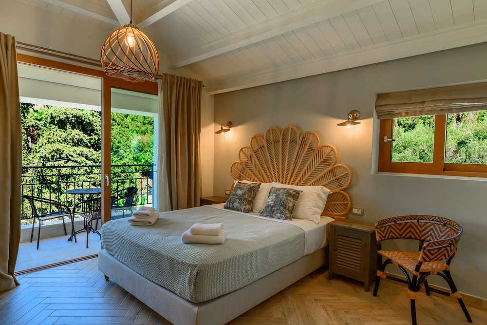 Deluxe Suite, Partial Sea View - Photo 10