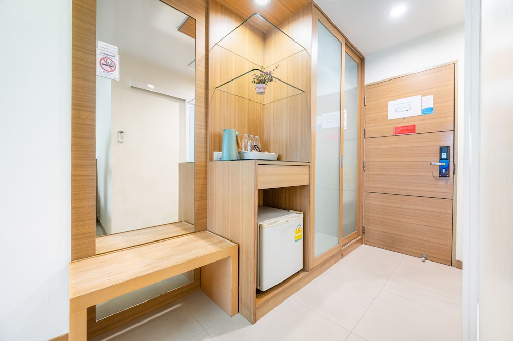 Economy Triple Room photo 2