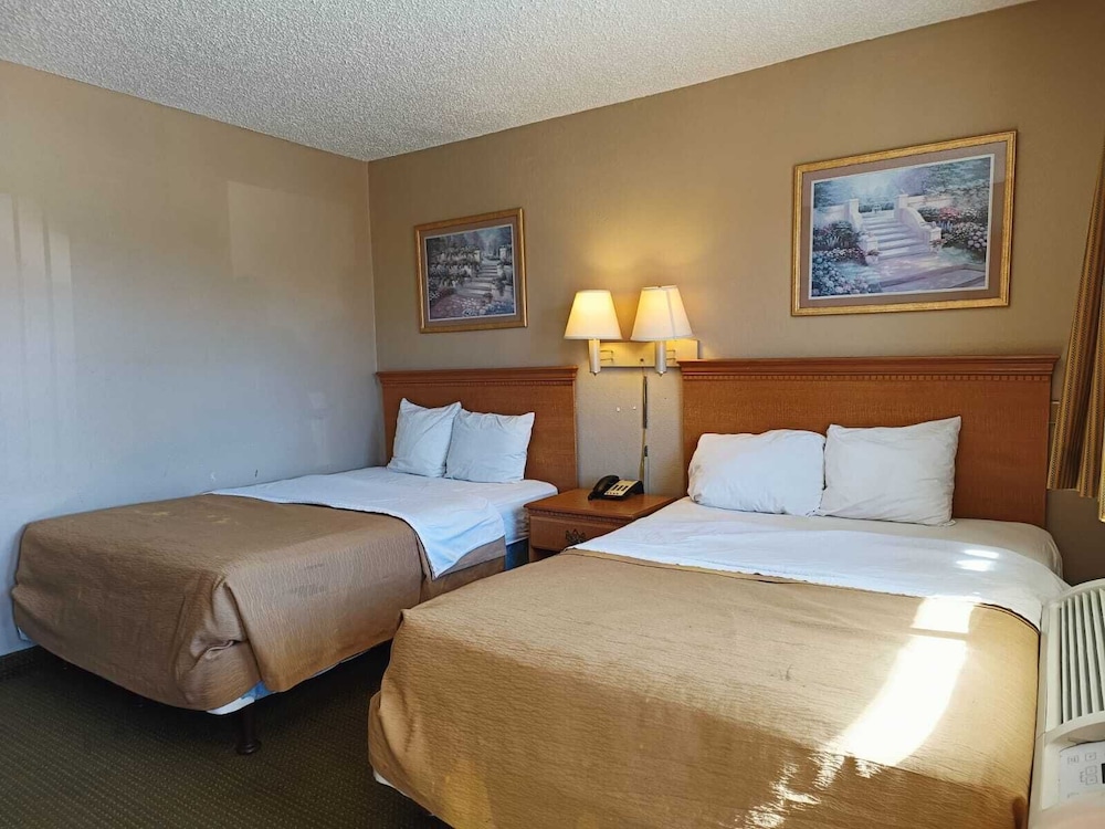 Room, 2 Double Beds, Non Smoking - Photo 3
