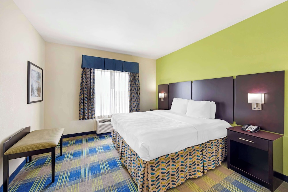 Suite, Multiple Beds, Non Smoking, Refrigerator & Microwave (with Sofabed) photo 3