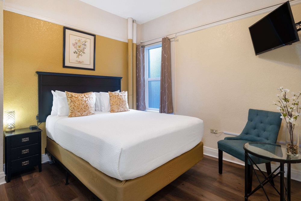 Room, 1 Queen Bed, Non Smoking - Photo 1