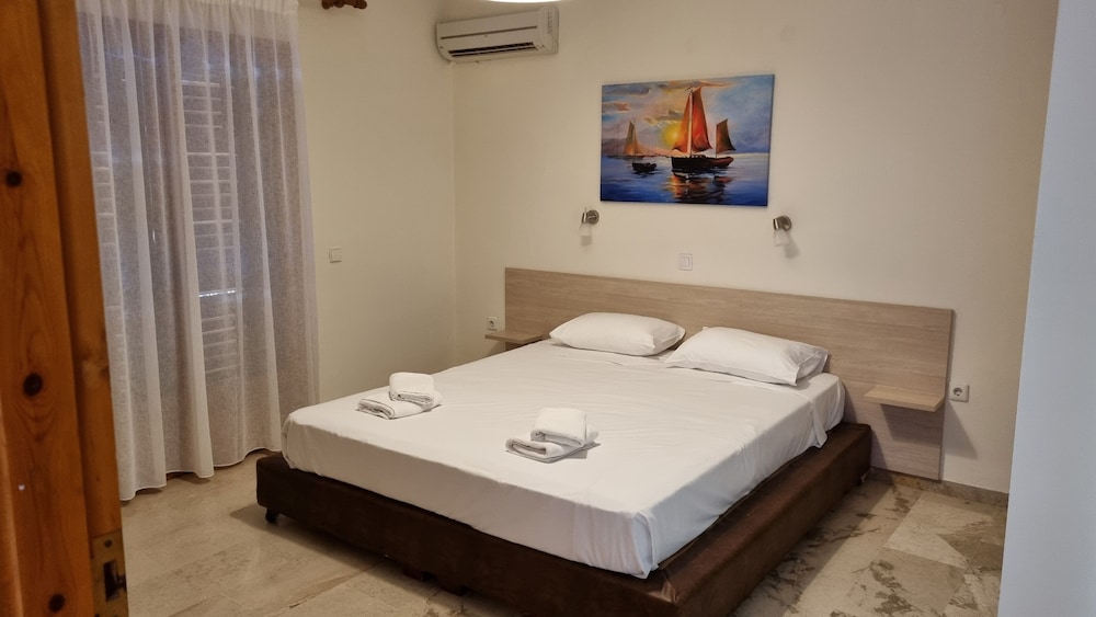 Deluxe Double Room, Balcony, Partial Sea View