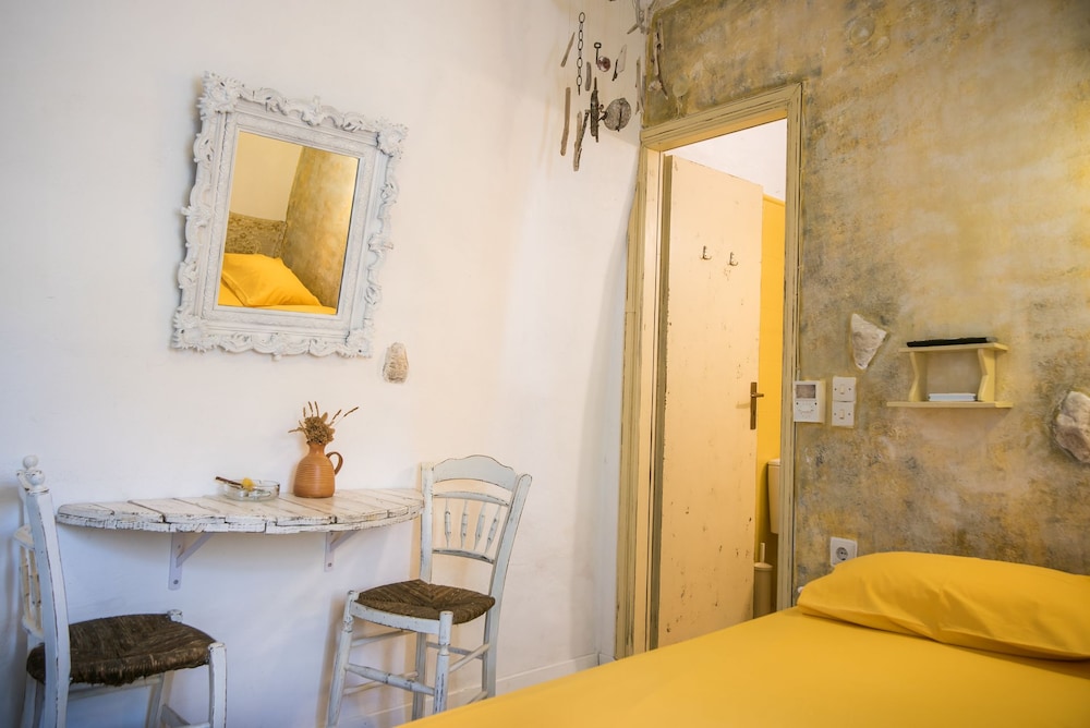Double Room - Photo 6